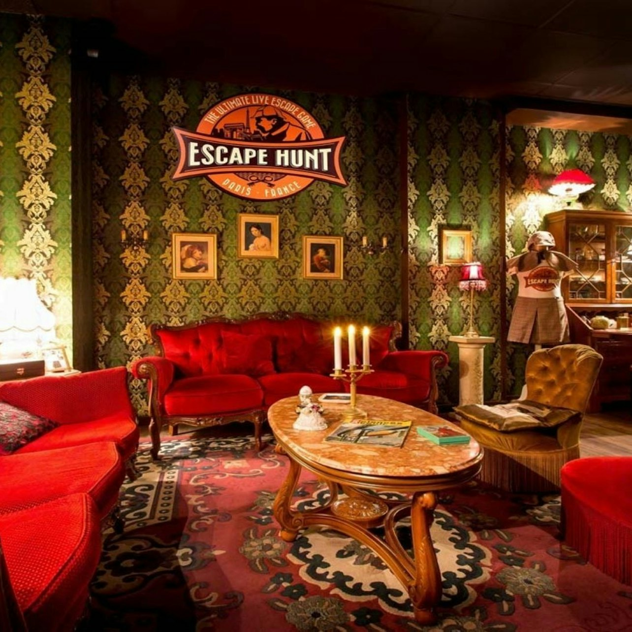 Step into a vintage parlor where mystery awaits. Solve puzzles uncover clues and channel your inner detective as you race against time to unmask The Ripper’s secrets.